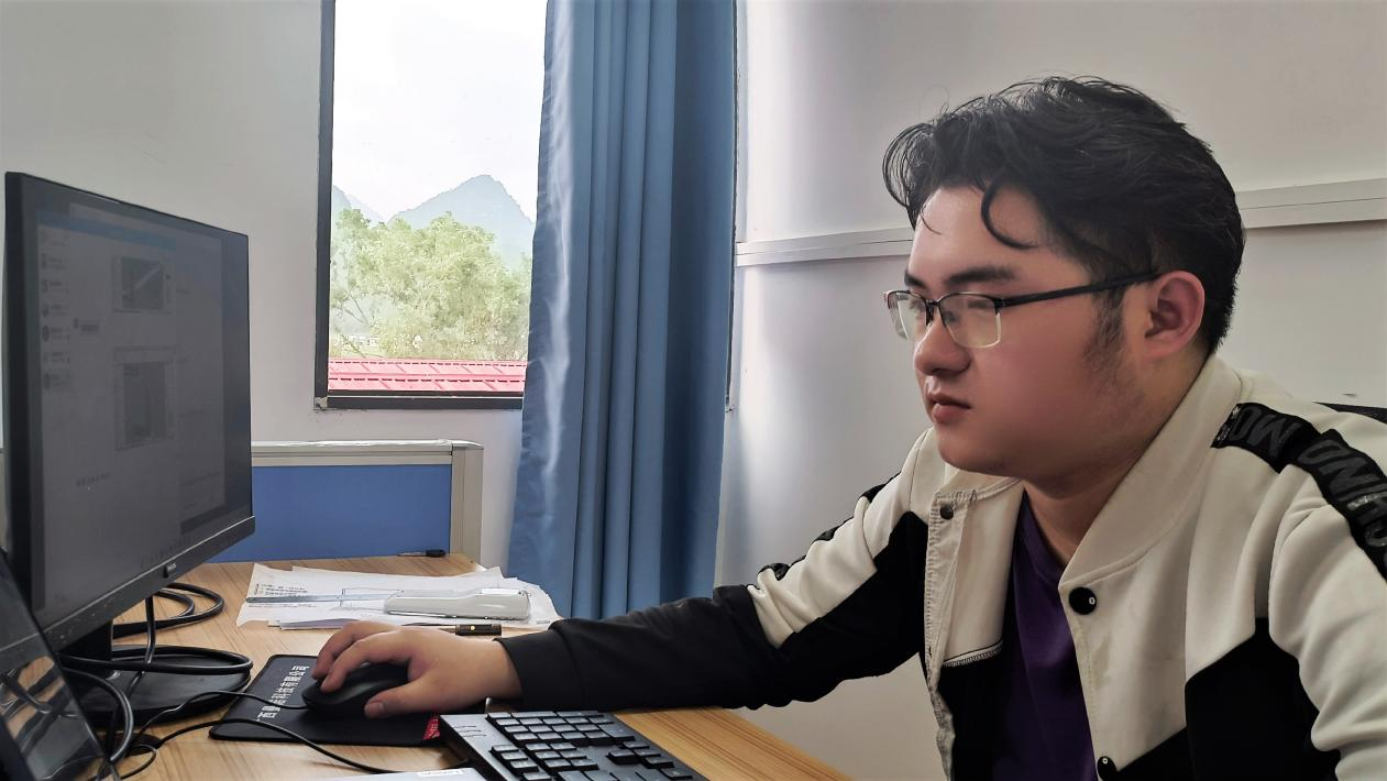 實習(xí)期間用羅耿神運用BIM技術(shù)對施工建筑進行建模