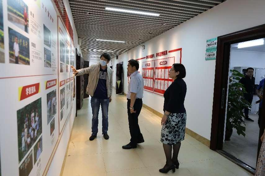 牙韓高書記一行參觀我校土木工程學(xué)院