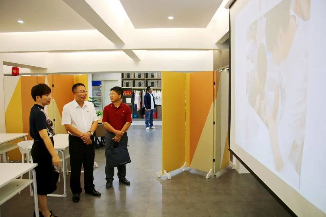 參觀“衣”見(jiàn)傾心生活館