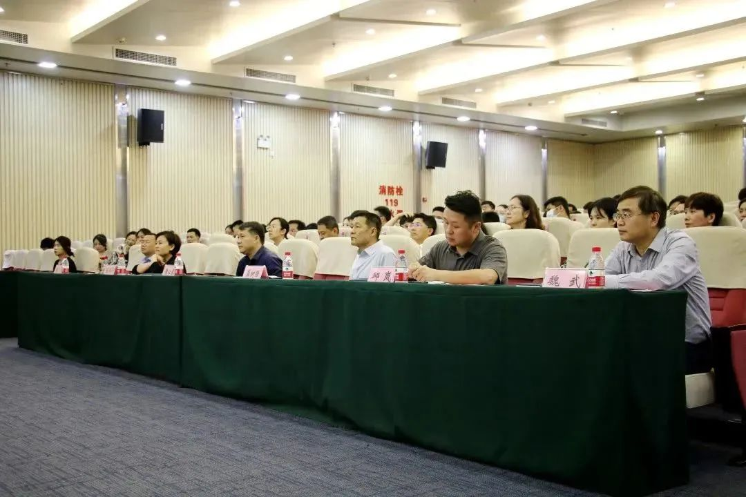 擔(dān)任本次決賽的專家評(píng)委