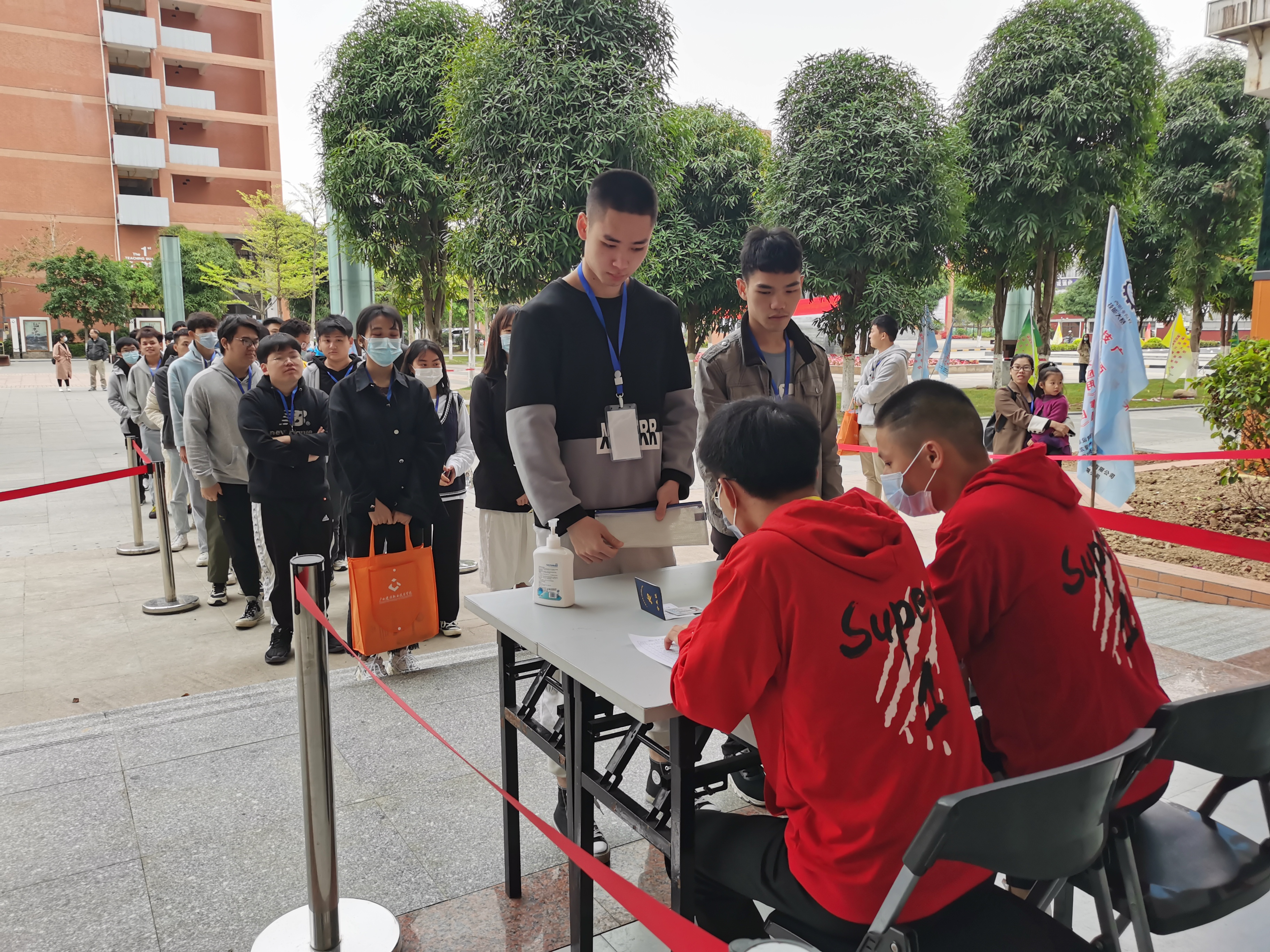 建筑工程識圖賽項開賽前選手檢錄