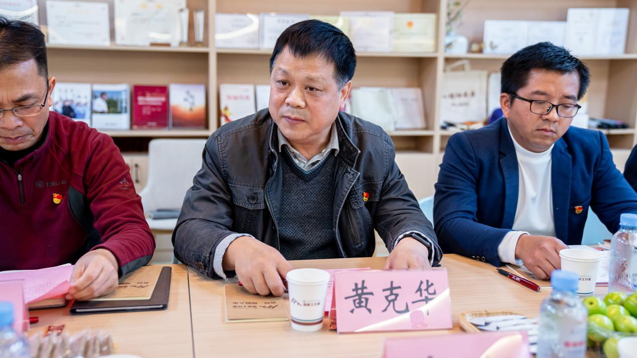 黃克華副部長介紹學校“一站式”社區建設經驗