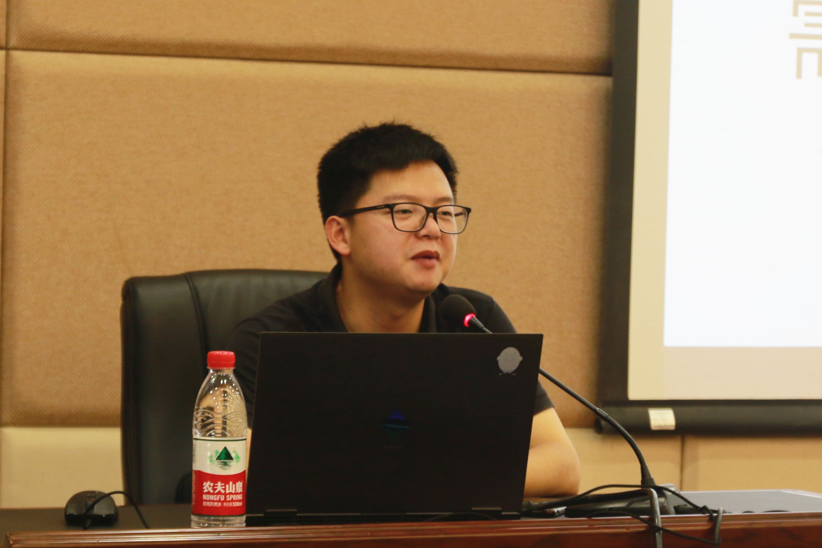 廣西民族大學(xué)榮子卿老師主講