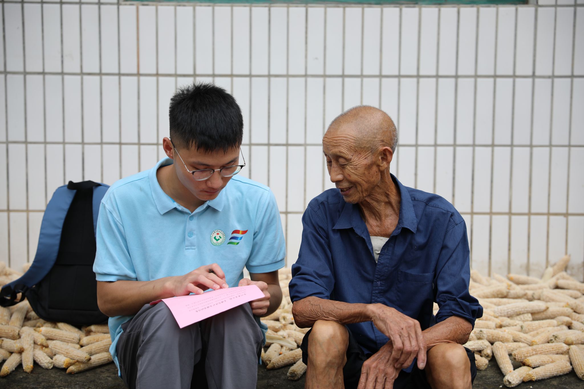 實踐團成員進行問卷調(diào)查