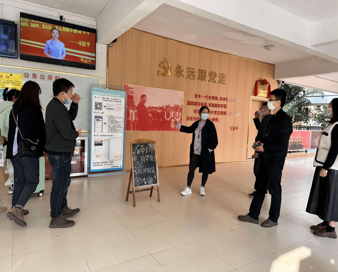 學院黨總支書記楊颯颯帶領(lǐng)全體輔導員深入宿舍排查安全隱患