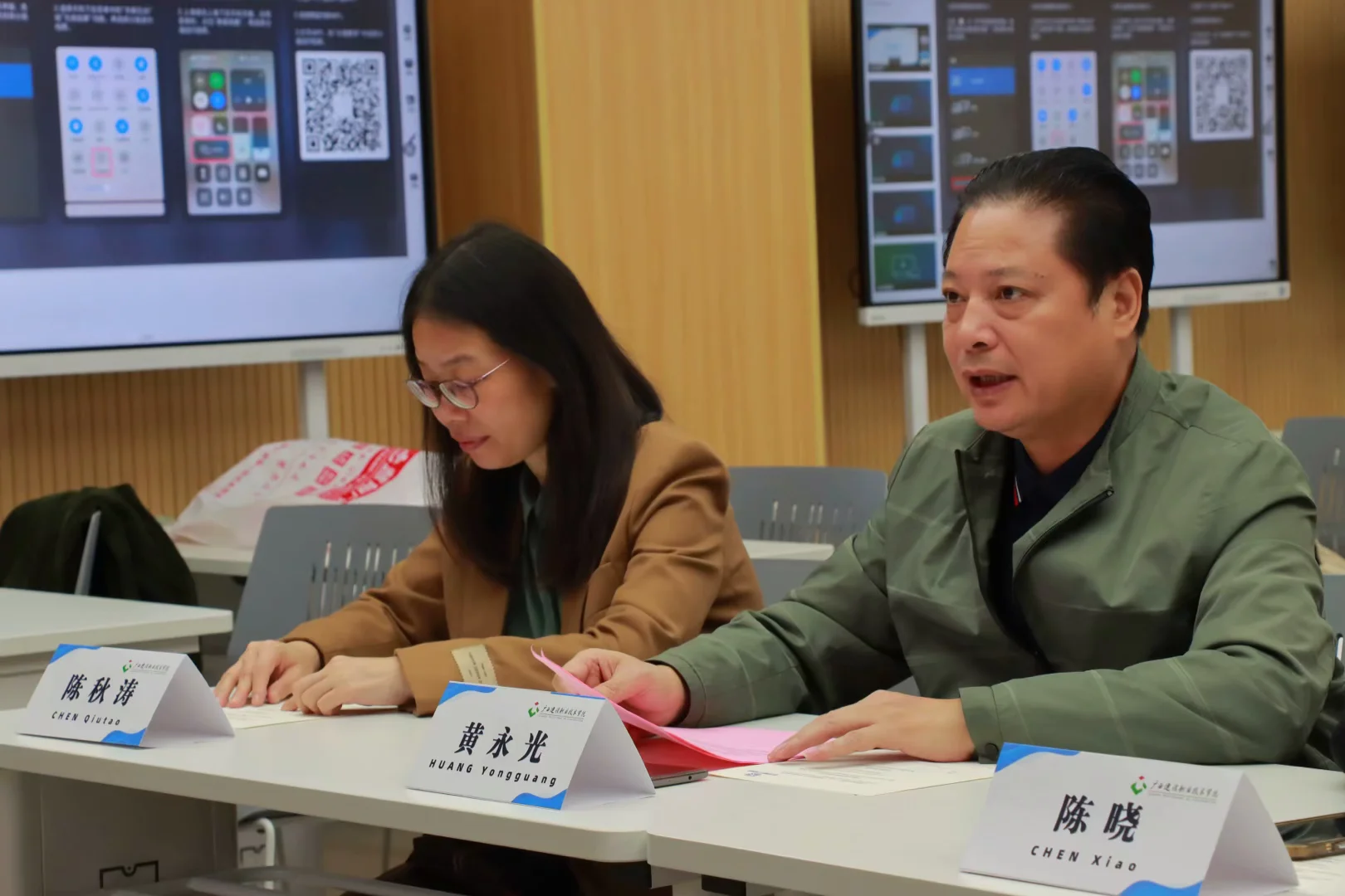 設備與環(huán)境學院院長黃永光教授在開班儀式致詞