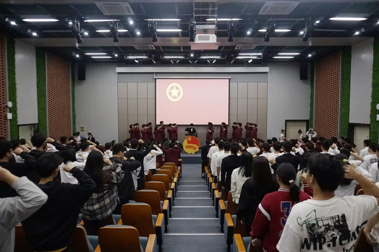 重溫入團誓詞